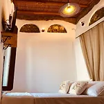 Rustic Retreat In Town 公寓 *