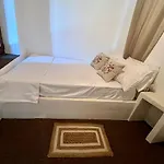 Rustic Retreat In Town * 斯基罗斯岛