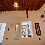 Rustic Retreat In Town 公寓 *