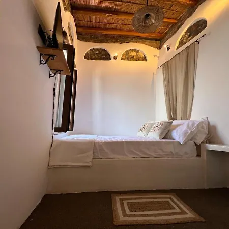 Rustic Retreat In Town