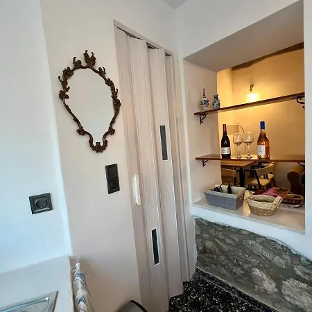 Rustic Retreat In Town * Skyros