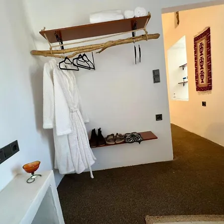 Rustic Retreat In Town Apartmán *