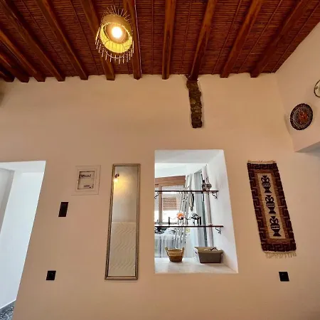 Rustic Retreat In Town Apartmán *