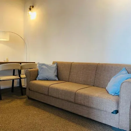 Rustic Retreat In Town *