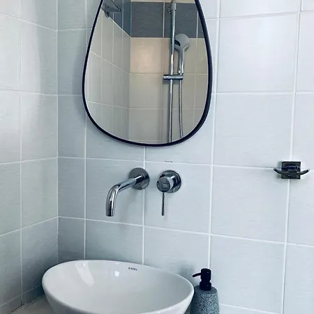 Rustic Retreat In Town شقة *