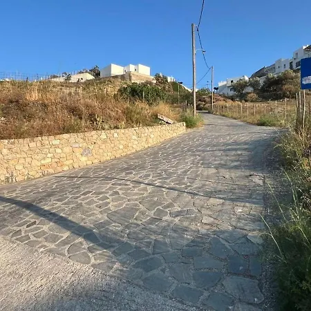 Rustic Retreat In Town *